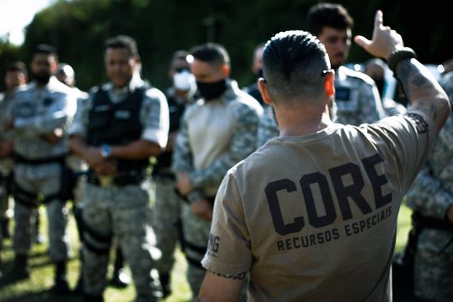 A Importância do Treinamento Adequado no Uso de Armas de Fogo para Policiais