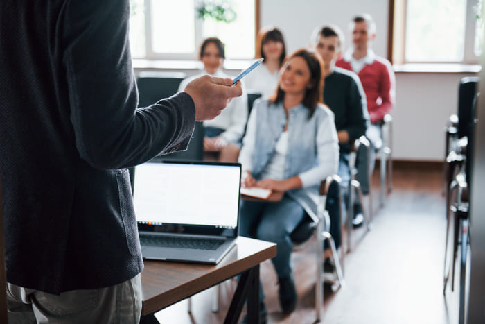 Estudar e Conquistar: A Jornada para o Sucesso Pessoal e Profissional Através da Educação